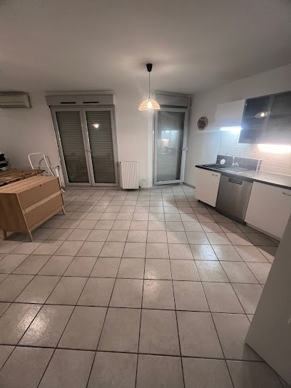 KDS Clean, Société De Nettoyage , Vitrerie, Débarras, Locaux, Bureaux, Commerces, Particuliers, Service de Nettoyage à Lyon 09