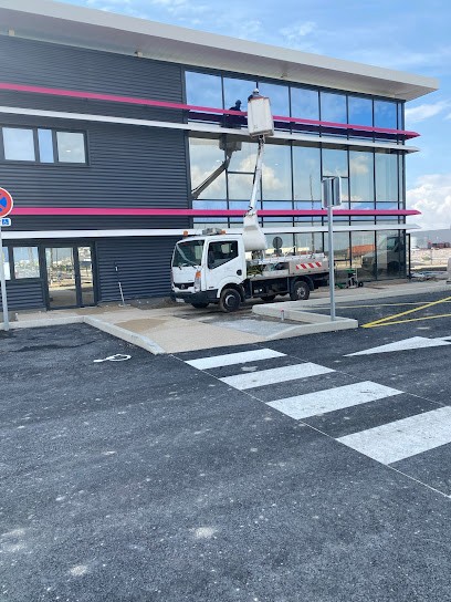 LATITUDE ENVIRONNEMENT, Service de Nettoyage à Éguilles